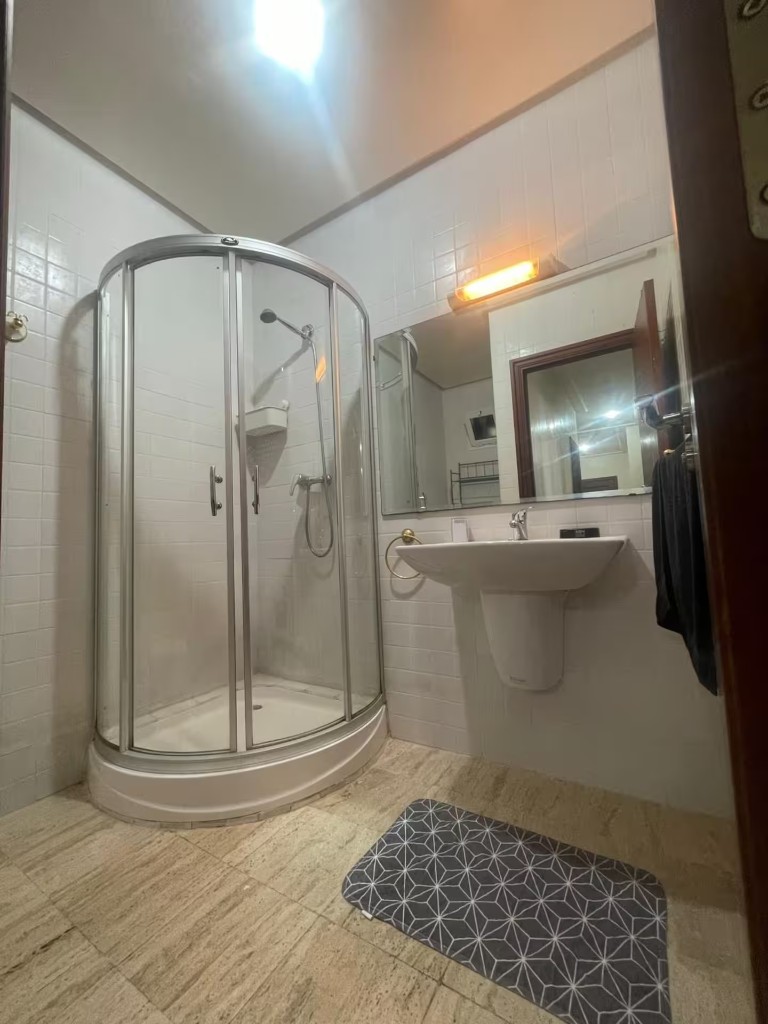 Lavabo et miroir salle de bain Dar Skhirat